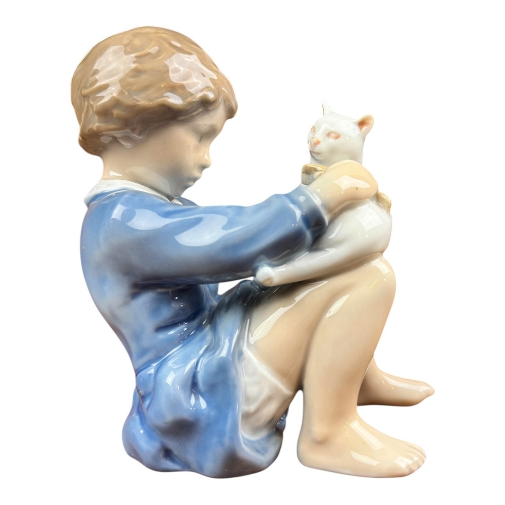 Royal Copenhagen Girl with Cat Porcelain Figurine 4631 1970s John Galster - Picture 3 of 12